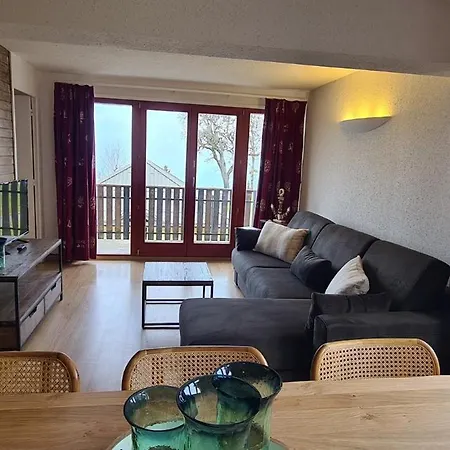 Vaste Avec Vue Sur *